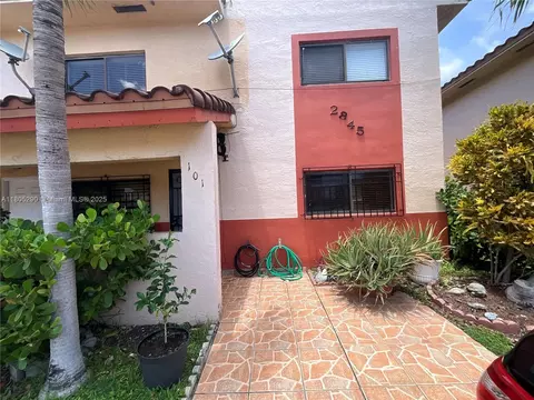 2845 W 76th St #101, Hialeah, FL 33018