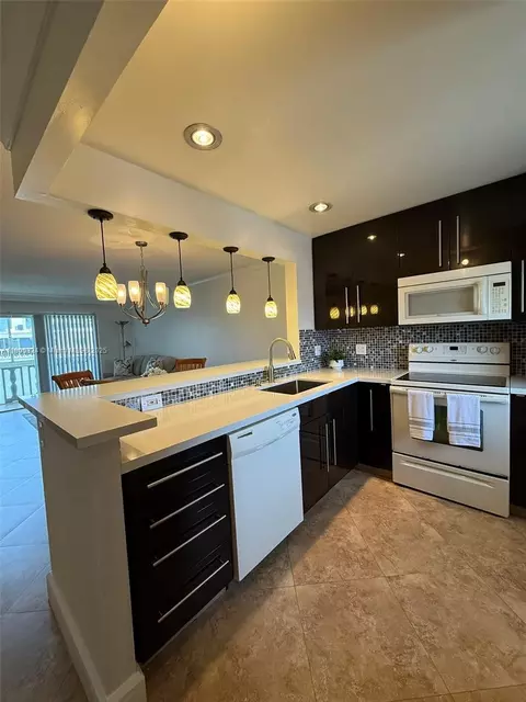 218 NE 12th Ave #503, Hallandale Beach, FL 33009