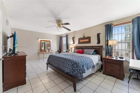 960 W 79th Pl, Hialeah, FL 33014 photo 12