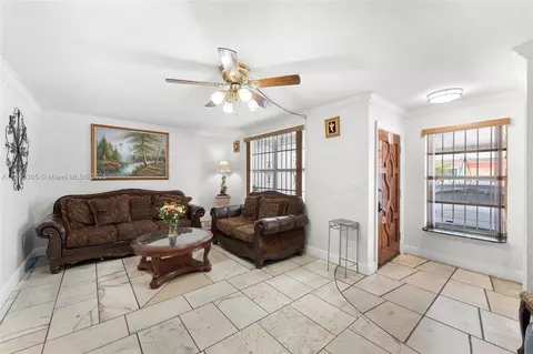 960 W 79th Pl, Hialeah, FL 33014 photo 4