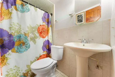 960 W 79th Pl, Hialeah, FL 33014 photo 9