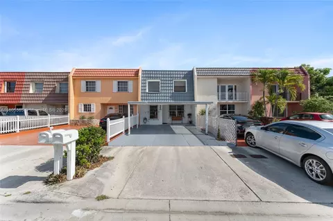 960 W 79th Pl, Hialeah, FL 33014 photo 2