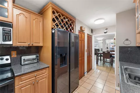 960 W 79th Pl, Hialeah, FL 33014 photo 7