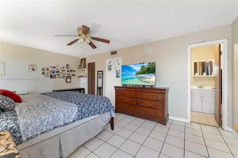 960 W 79th Pl, Hialeah, FL 33014 photo 13