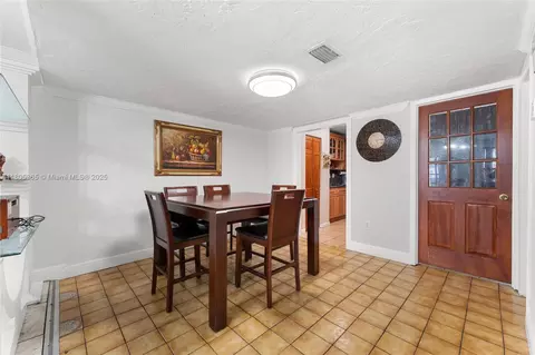 960 W 79th Pl, Hialeah, FL 33014 photo 6