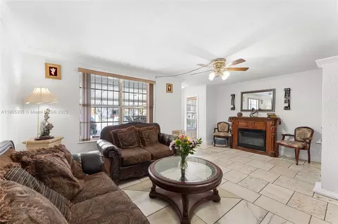 960 W 79th Pl, Hialeah, FL 33014 photo 3