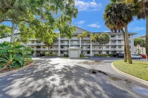 1510 Whitehall Dr #402, Davie, FL 33324