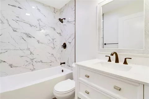 Bath - 143 Greentree Cir, Jupiter, FL 33458 photo 3 of 4