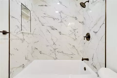 Bath - 143 Greentree Cir, Jupiter, FL 33458 photo 4 of 4