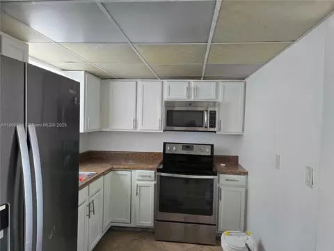 9375 Fontainebleau Blvd #L433, Miami, FL 33172