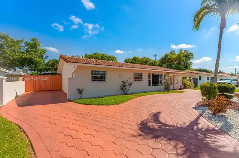 9875 SW 26th Ter, Miami, FL 33165