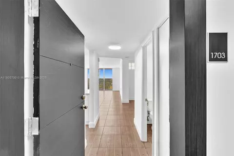 2801 NE 183rd St #1703W, Aventura, FL 33160
