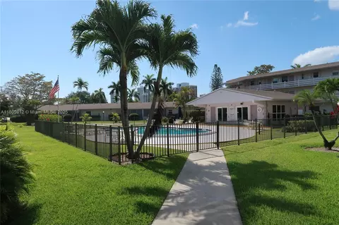 700 Layne Blvd #112, Hallandale Beach, FL 33009