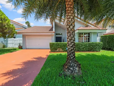 18827 NW 82nd Pl, Hialeah, FL 33015