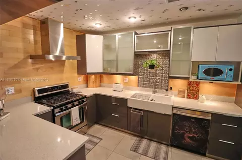 Kitchen - 101 NE 9th Ave, Hialeah, FL 33010 photo 1 of 3