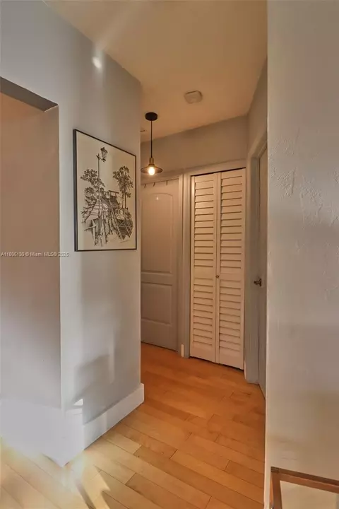 Entry Way - 101 NE 9th Ave, Hialeah, FL 33010 photo 2 of 3