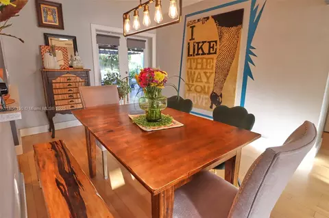 Dining - 101 NE 9th Ave, Hialeah, FL 33010 photo 2 of 2