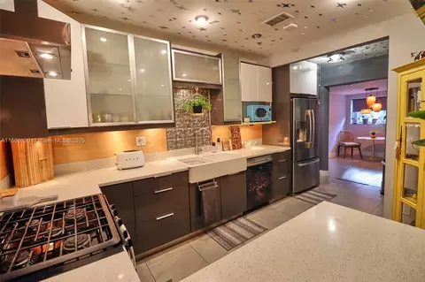 Kitchen - 101 NE 9th Ave, Hialeah, FL 33010 photo 3 of 3