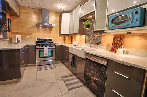 Kitchen - 101 NE 9th Ave, Hialeah, FL 33010 photo 2 of 3