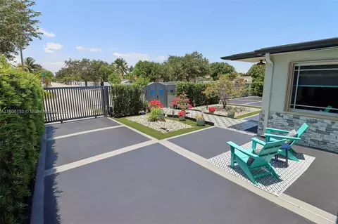 Exterior - 101 NE 9th Ave, Hialeah, FL 33010 photo 5 of 13