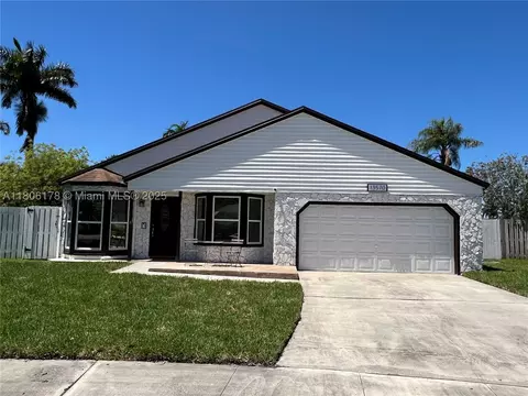 13570 SW 10th Pl, Davie, FL 33325