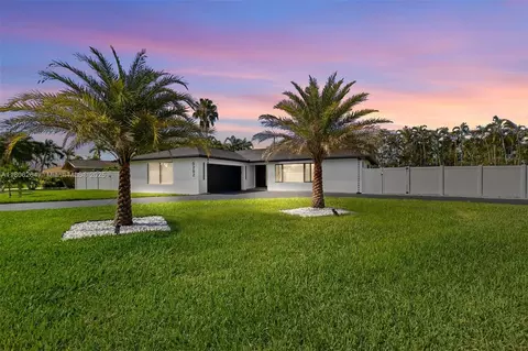 5202 Elm Ct, Cape Coral, FL 33904