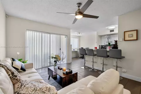 2640 S University Dr #118, Davie, FL 33328