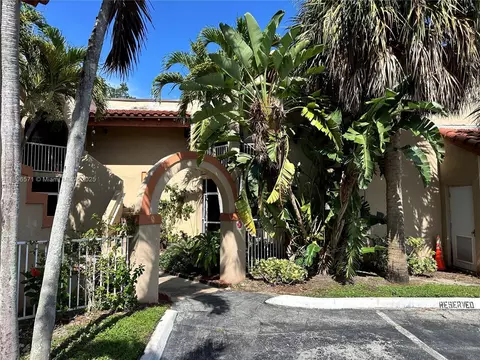 301 SW 86th Ave #208, Pembroke Pines, FL 33025
