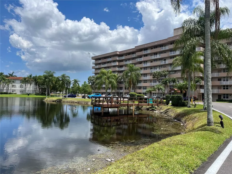  250 Jacaranda Dr #303, Plantation, FL 33324 photo 1