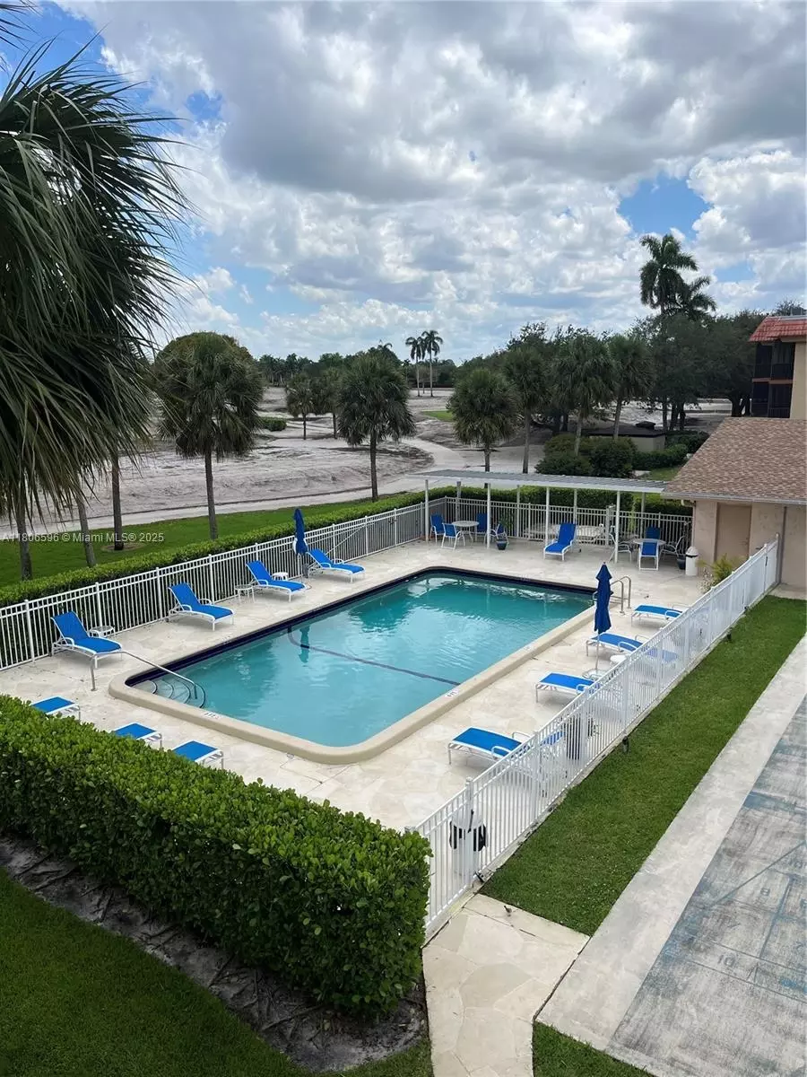  250 Jacaranda Dr #303, Plantation, FL 33324 photo 4