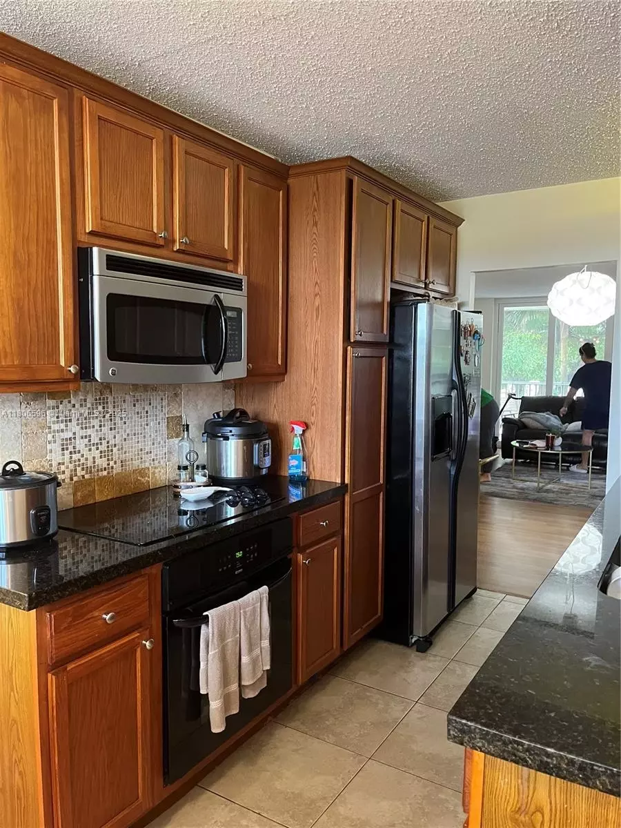  250 Jacaranda Dr #303, Plantation, FL 33324 photo 6