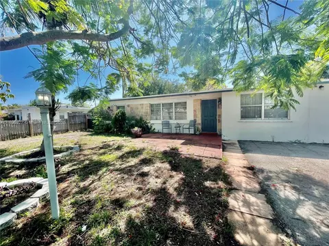 Exterior - 2465 NE 15th Ave, Pompano Beach, FL 33064 photo 3 of 12