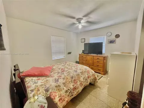 Bedroom - 2465 NE 15th Ave, Pompano Beach, FL 33064 photo 1 of 8
