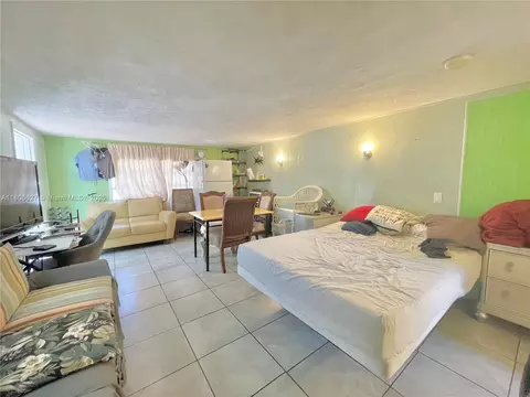Bedroom - 2465 NE 15th Ave, Pompano Beach, FL 33064 photo 7 of 8