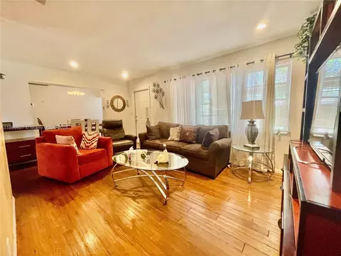 Living - 2465 NE 15th Ave, Pompano Beach, FL 33064 photo 3 of 3