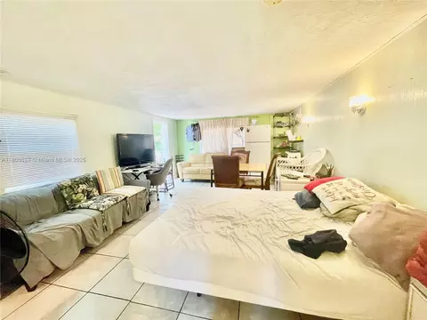 Bedroom - 2465 NE 15th Ave, Pompano Beach, FL 33064 photo 8 of 8