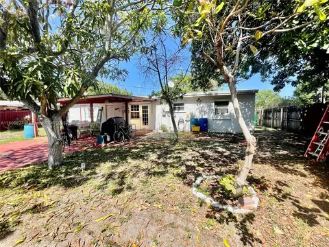 Exterior - 2465 NE 15th Ave, Pompano Beach, FL 33064 photo 7 of 12