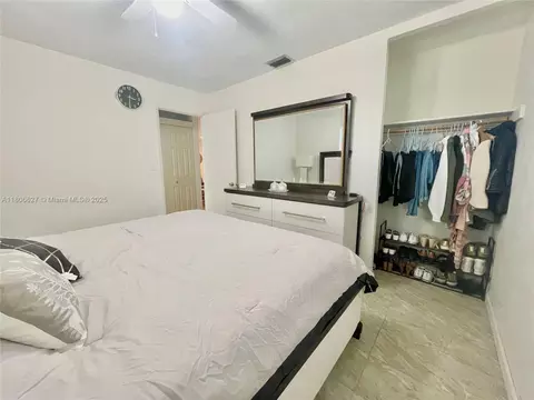 Bedroom - 2465 NE 15th Ave, Pompano Beach, FL 33064 photo 5 of 8