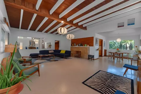 1895 SW 25th St, Miami, FL 33133