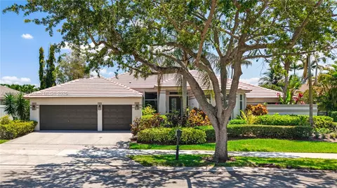 2690 Meadowood Dr, Weston, FL 33332