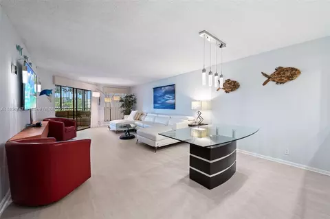 7443 Fairfax Dr #208, Tamarac, FL 33321