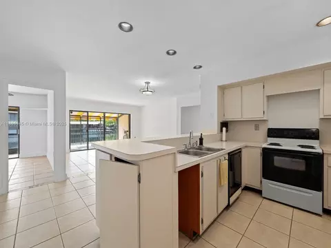Kitchen - 16380 Briar Patch Pl, Miami Lakes, FL 33014 photo 2 of 2