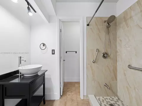 Bath - 16380 Briar Patch Pl, Miami Lakes, FL 33014 photo 1 of 2