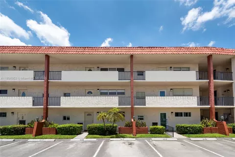 9823 S Hollybrook Lake Dr #105, Pembroke Pines, FL 33025