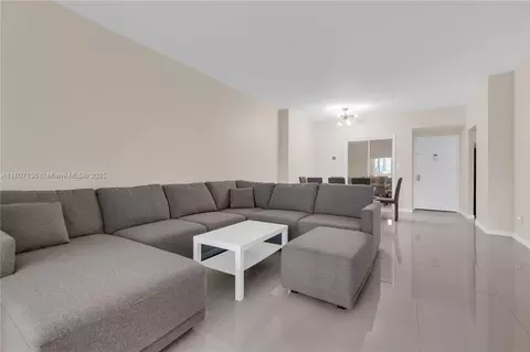 4400 Hillcrest Dr #107A, Hollywood, FL 33021