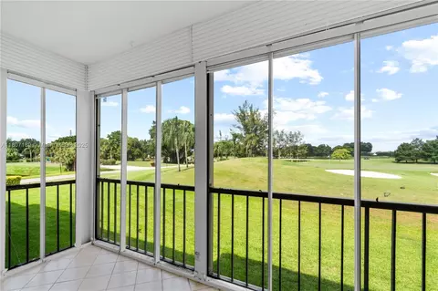 9220 S Hollybrook Lake Dr #208, Pembroke Pines, FL 33025