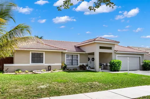15828 S Ashby Field Rd S, Davie, FL 33331