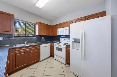 Kitchen - 21485 SW 85th Path, Cutler Bay, FL 33189 photo 1 of 3