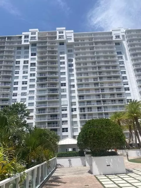 2801 NE 183rd St #1011W, Aventura, FL 33160