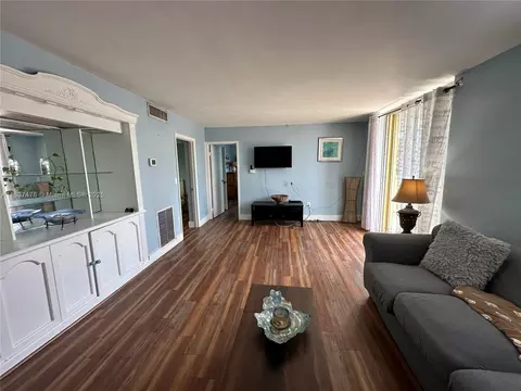 7900 Tatum Waterway Dr #314, Miami Beach, FL 33141